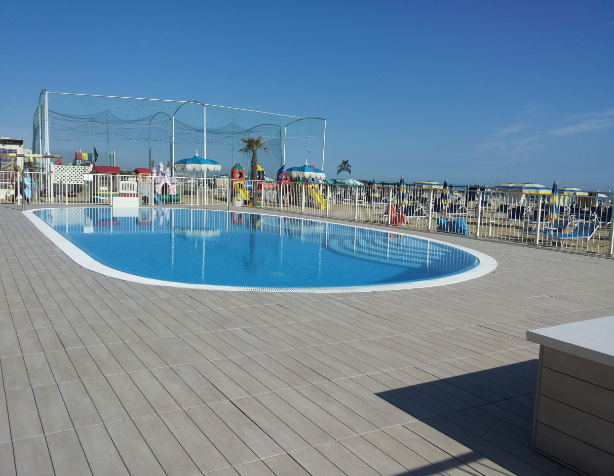 media.piscina spiaggia