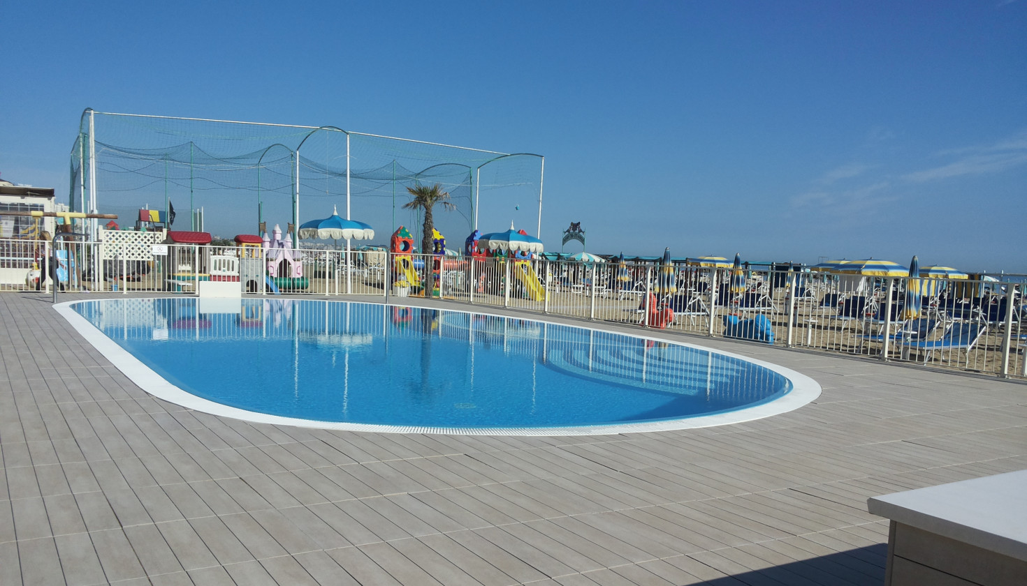 media.piscina spiaggia